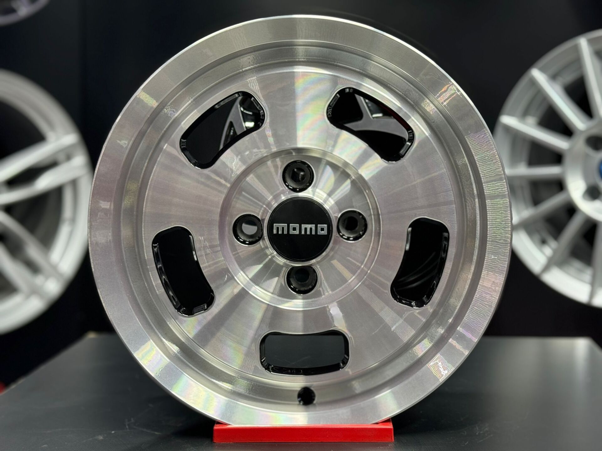 15'' 4X98 FİAT UYUMLU MOMO MODEL JANT TAKIMI