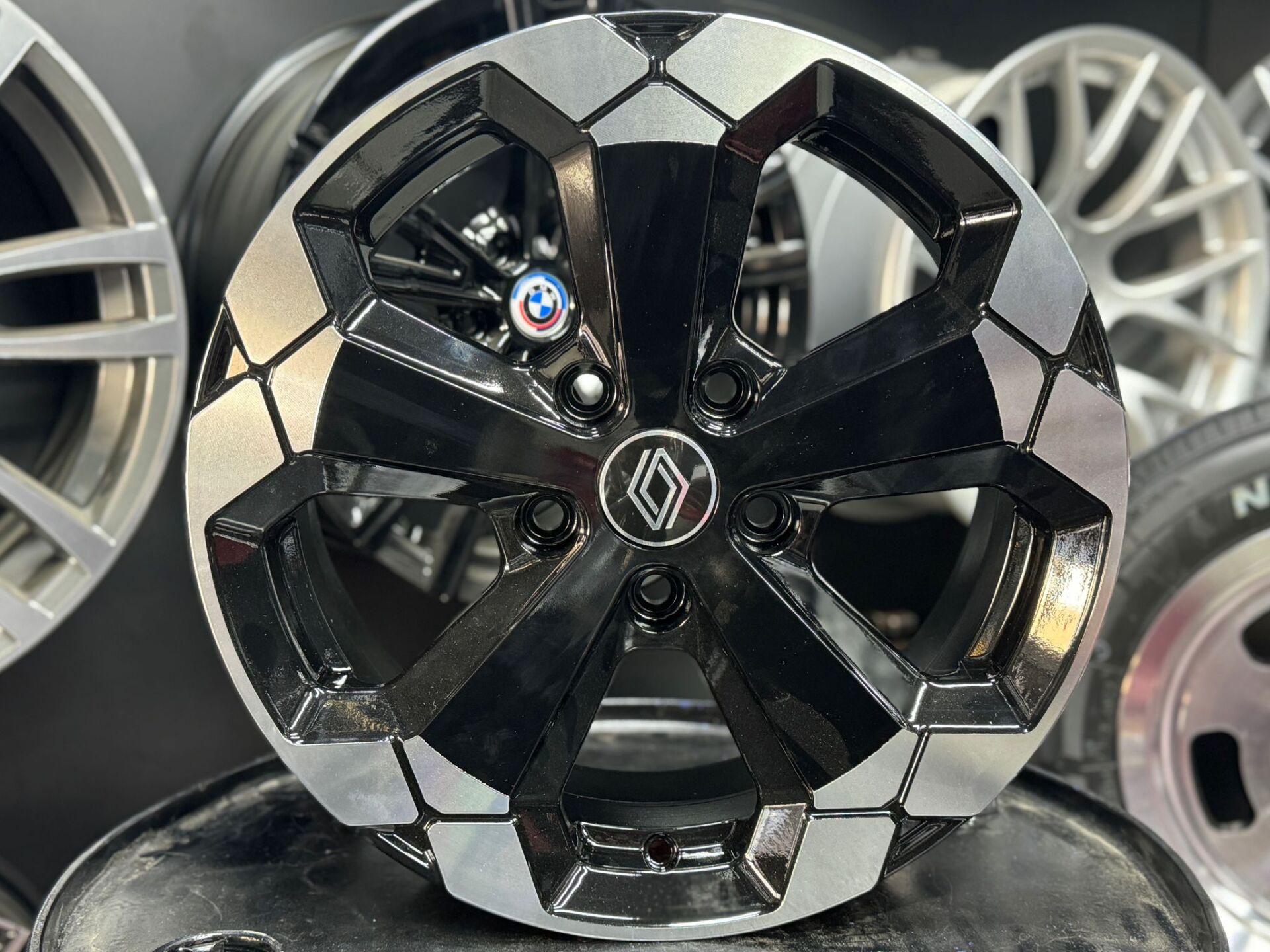 16'' 5X114.3 RENAULT UYUMLU JANT TAKIMI