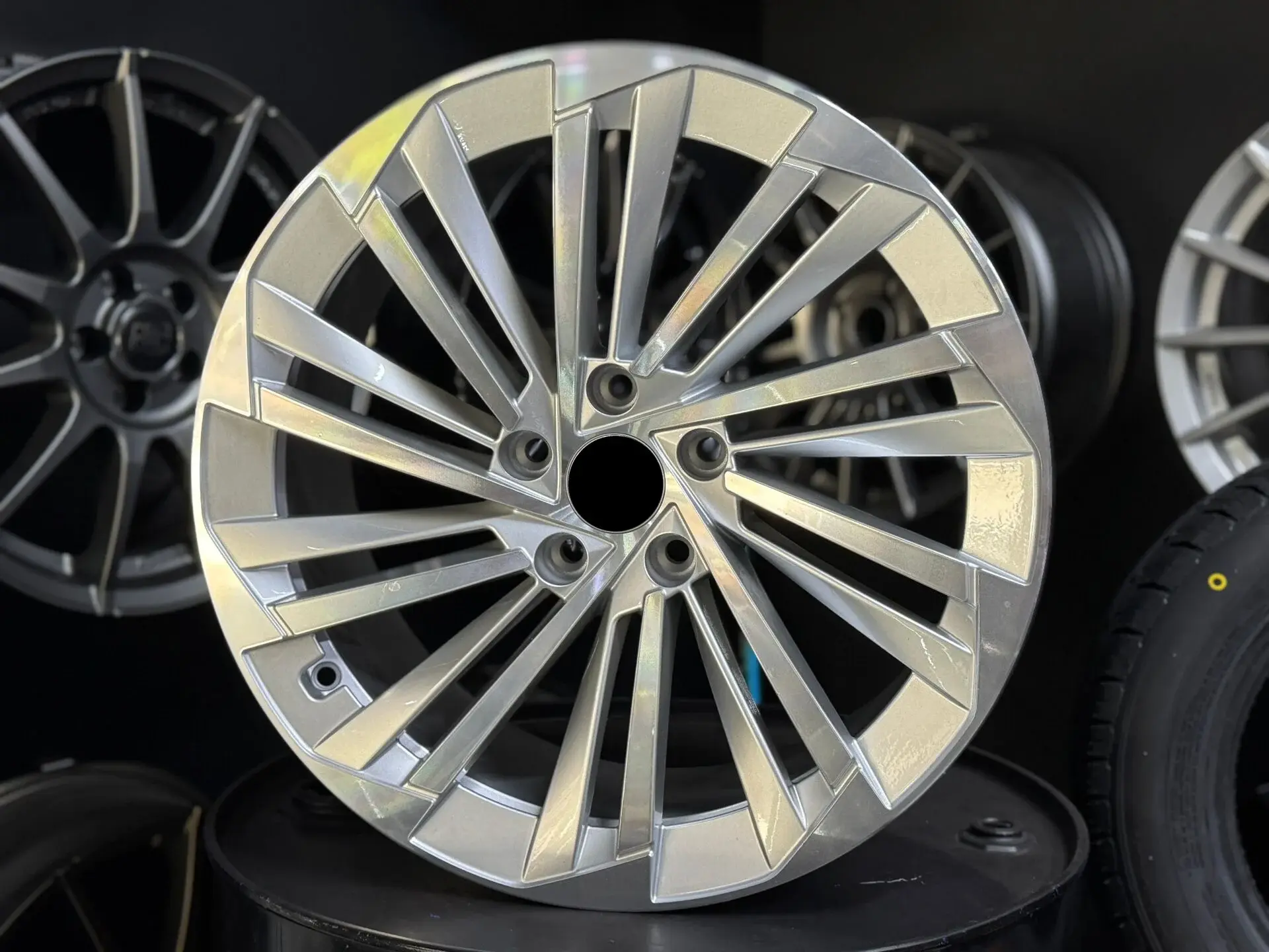 18'' 5X112 SKODA UYUMLU JANT TAKIMI
